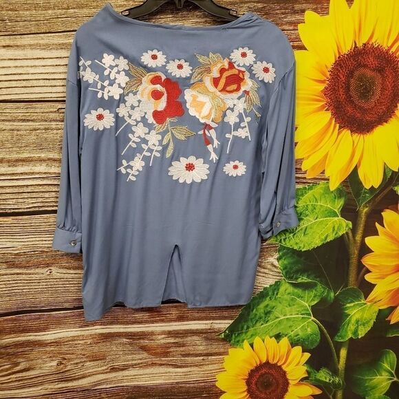 Hannah blue Multicolored embroidered floral top sm - Picture 2 of 9